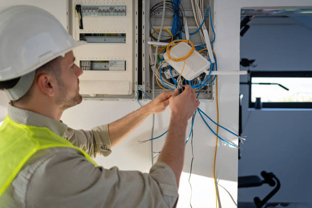 Best Licensed Electrician  in Montezuma, IA